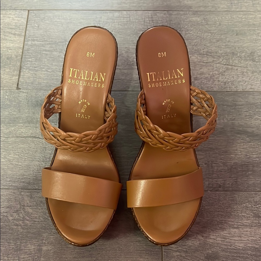 Italian Shoemakers Tan Sandals with Open Toe and Chunky Heel